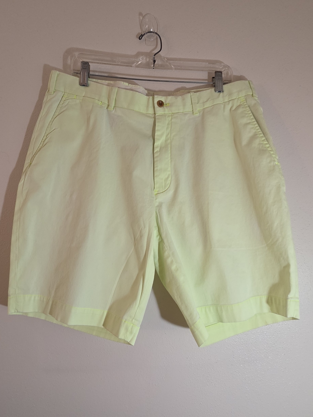 Men's Flat Front Chino Shorts in Pale Yellow